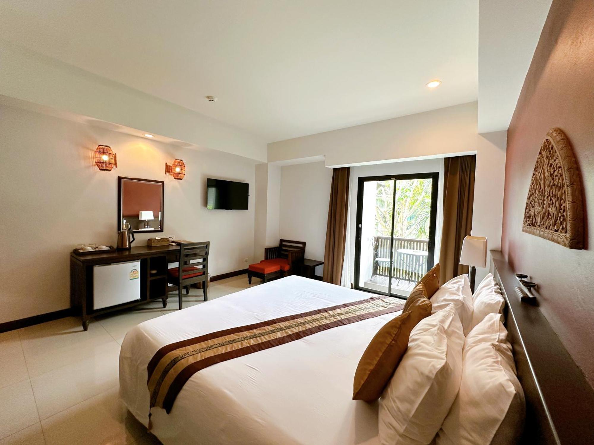 Navatara Phuket Resort Rawai Extérieur photo