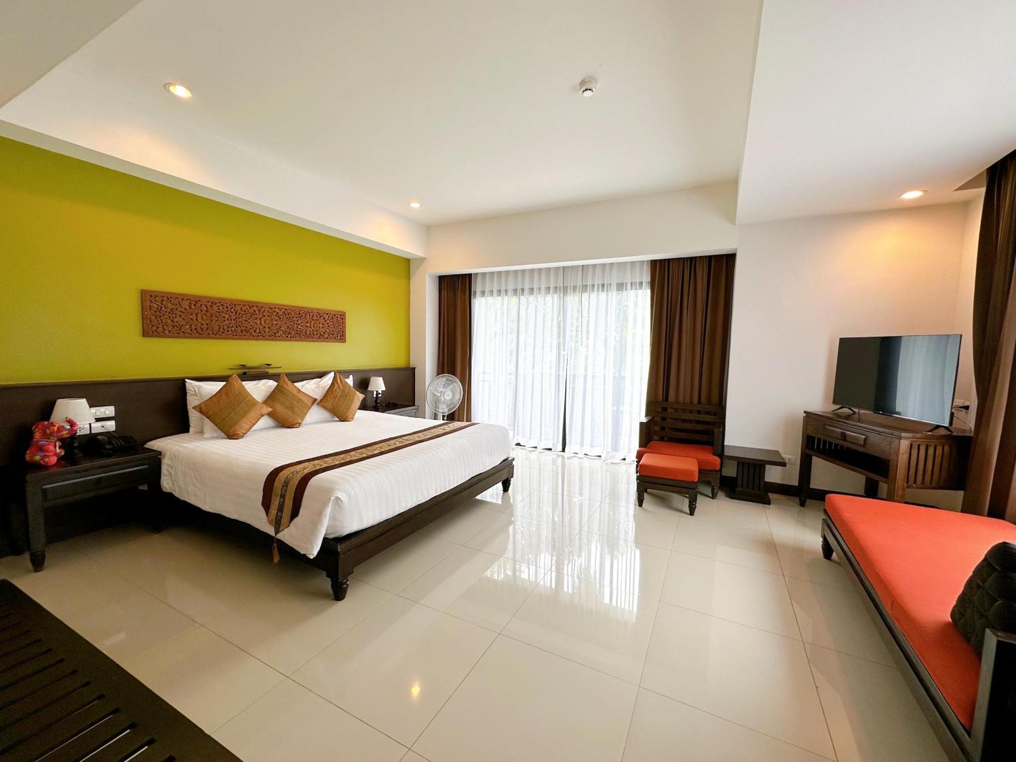 Navatara Phuket Resort Rawai Extérieur photo