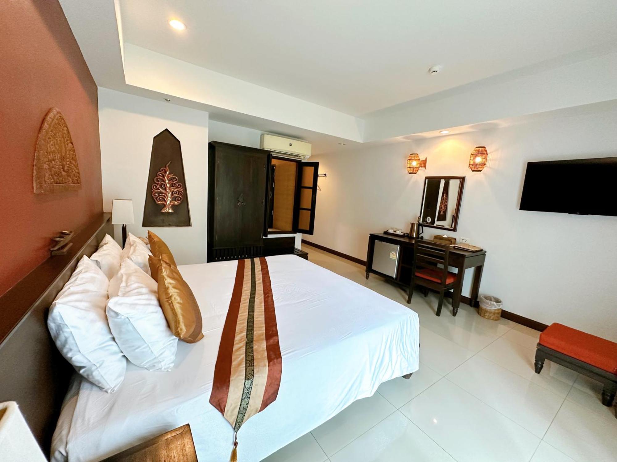 Navatara Phuket Resort Rawai Extérieur photo