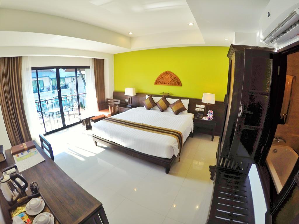 Navatara Phuket Resort Rawai Extérieur photo