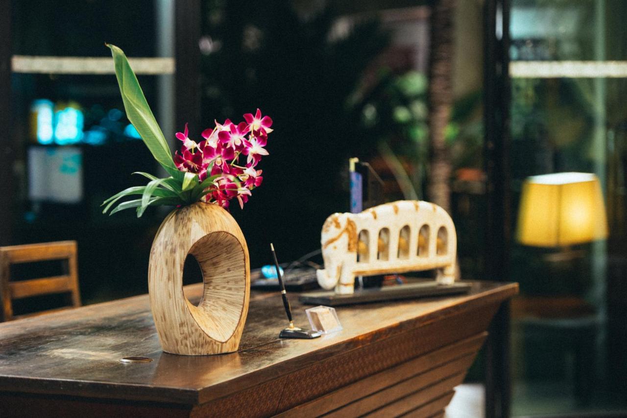 Navatara Phuket Resort Rawai Extérieur photo